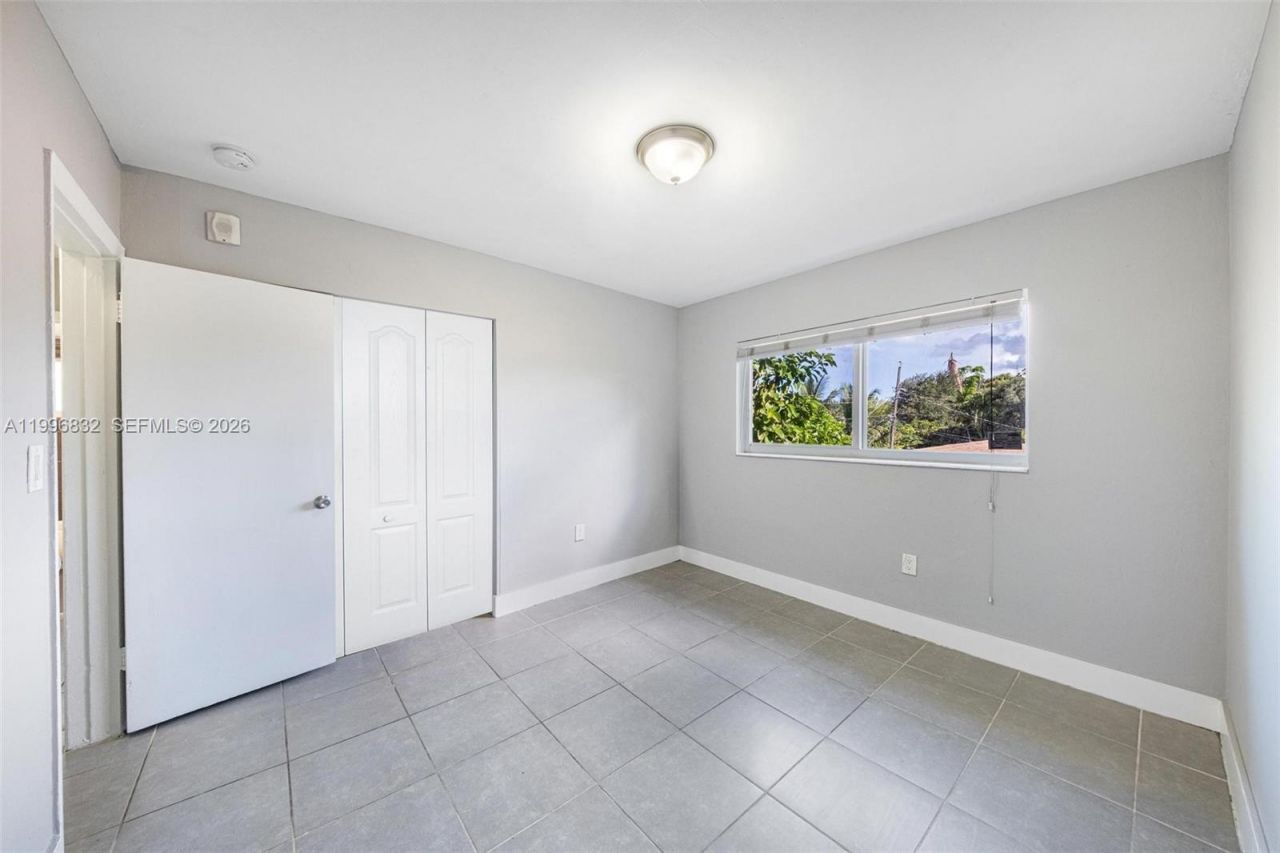 1960 NE 161st St , Unit 105, North Miami Beach, FL 33162 Photo