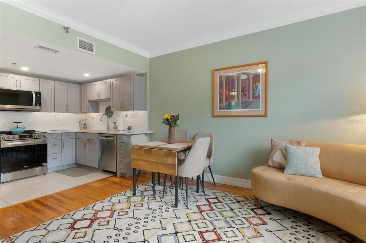 219 4th Avenue N, Unit 202, Saint Petersburg, FL 33701 Photo