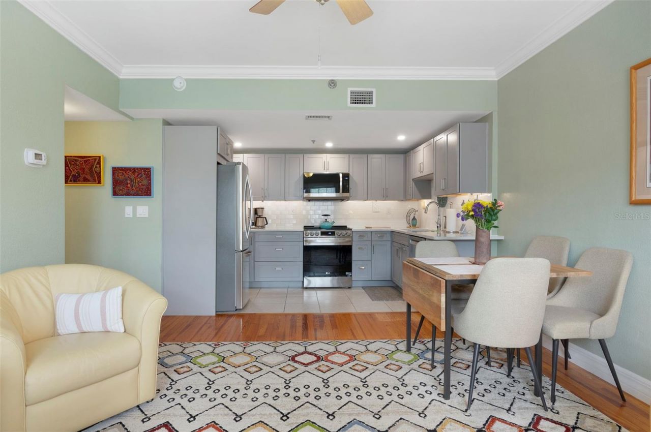 219 4th Avenue N, Unit 202, Saint Petersburg, FL 33701 Photo