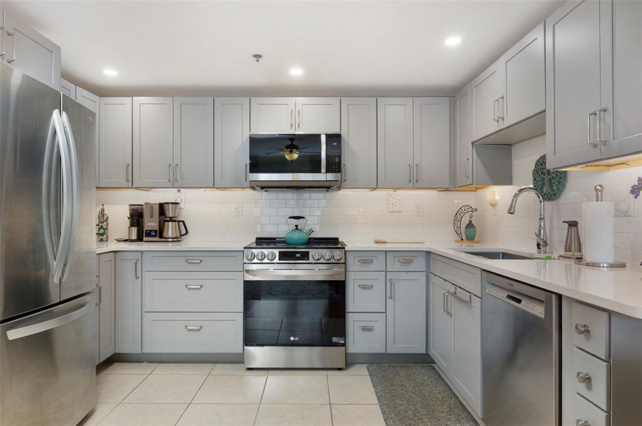 219 4th Avenue N, Unit 202, Saint Petersburg, FL 33701 Photo