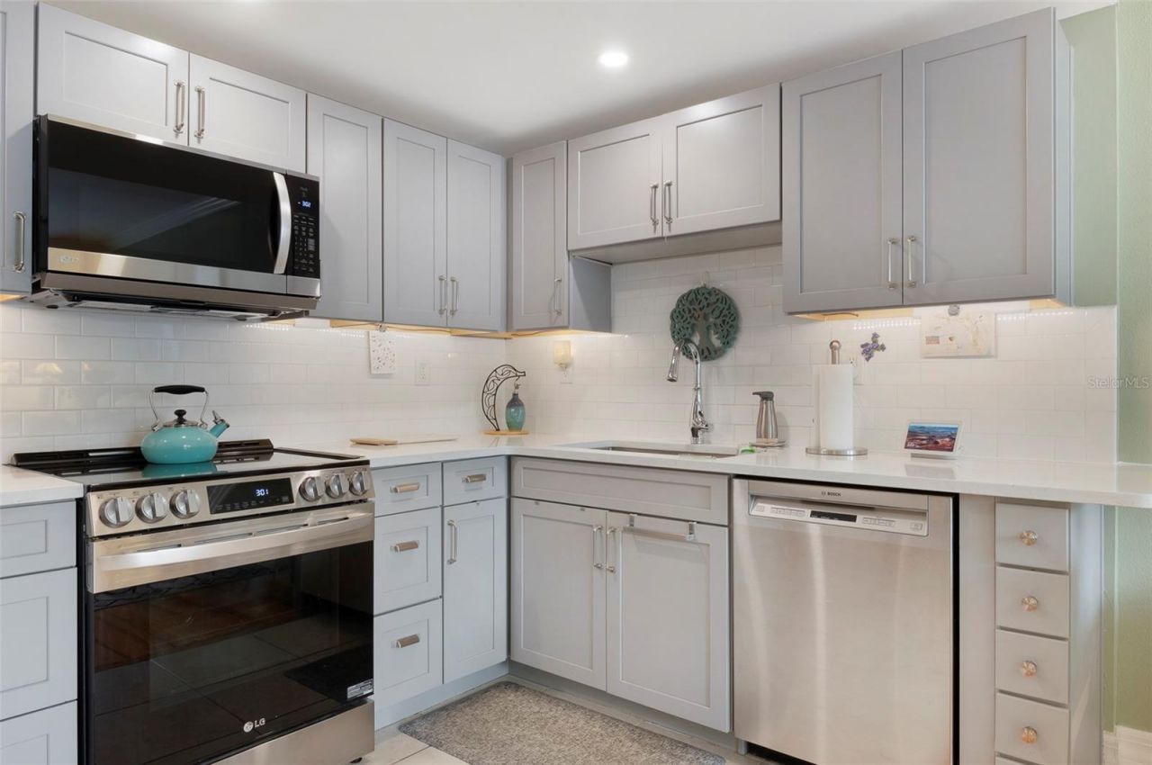 219 4th Avenue N, Unit 202, Saint Petersburg, FL 33701 Photo