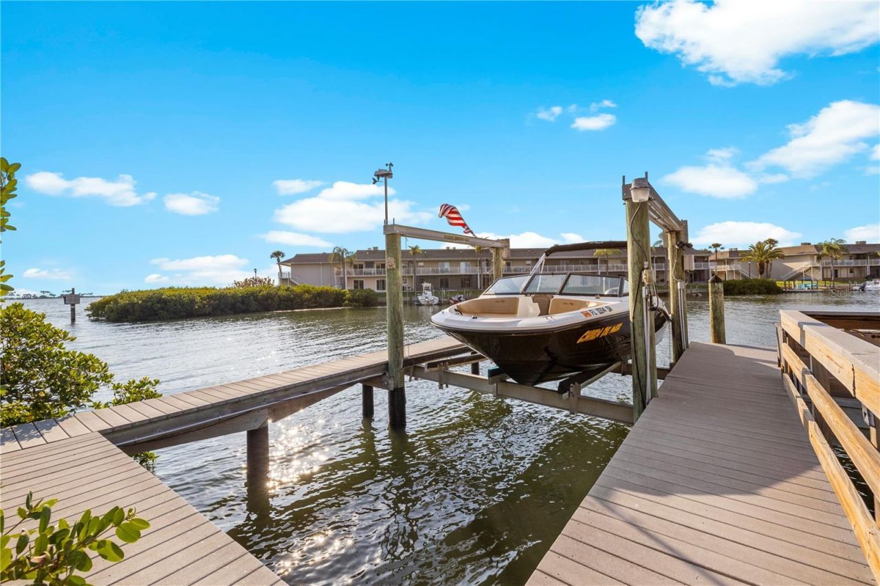 4128 Causeway Vista Drive, Tampa, FL 33615 Photo