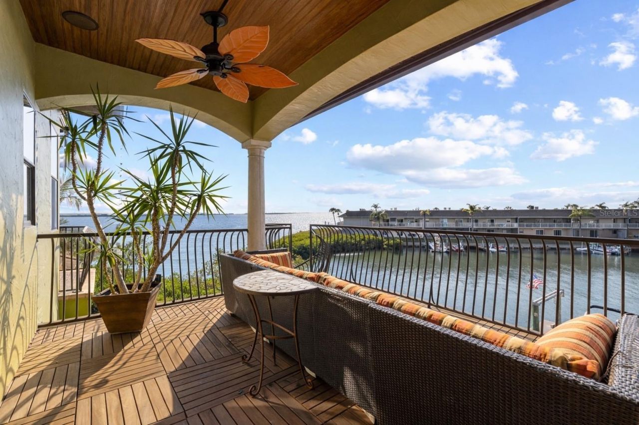 4128 Causeway Vista Drive, Tampa, FL 33615 Photo