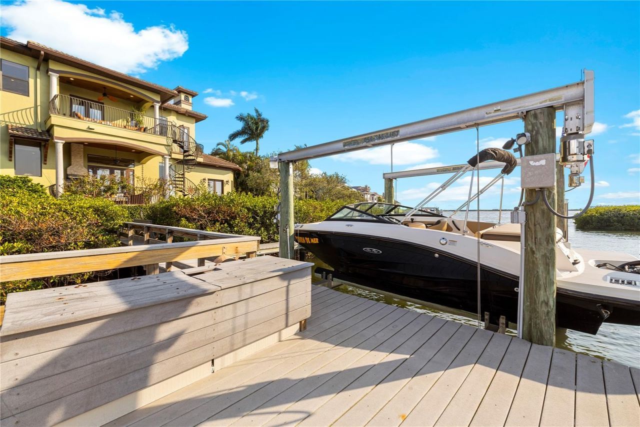 4128 Causeway Vista Drive, Tampa, FL 33615 Photo