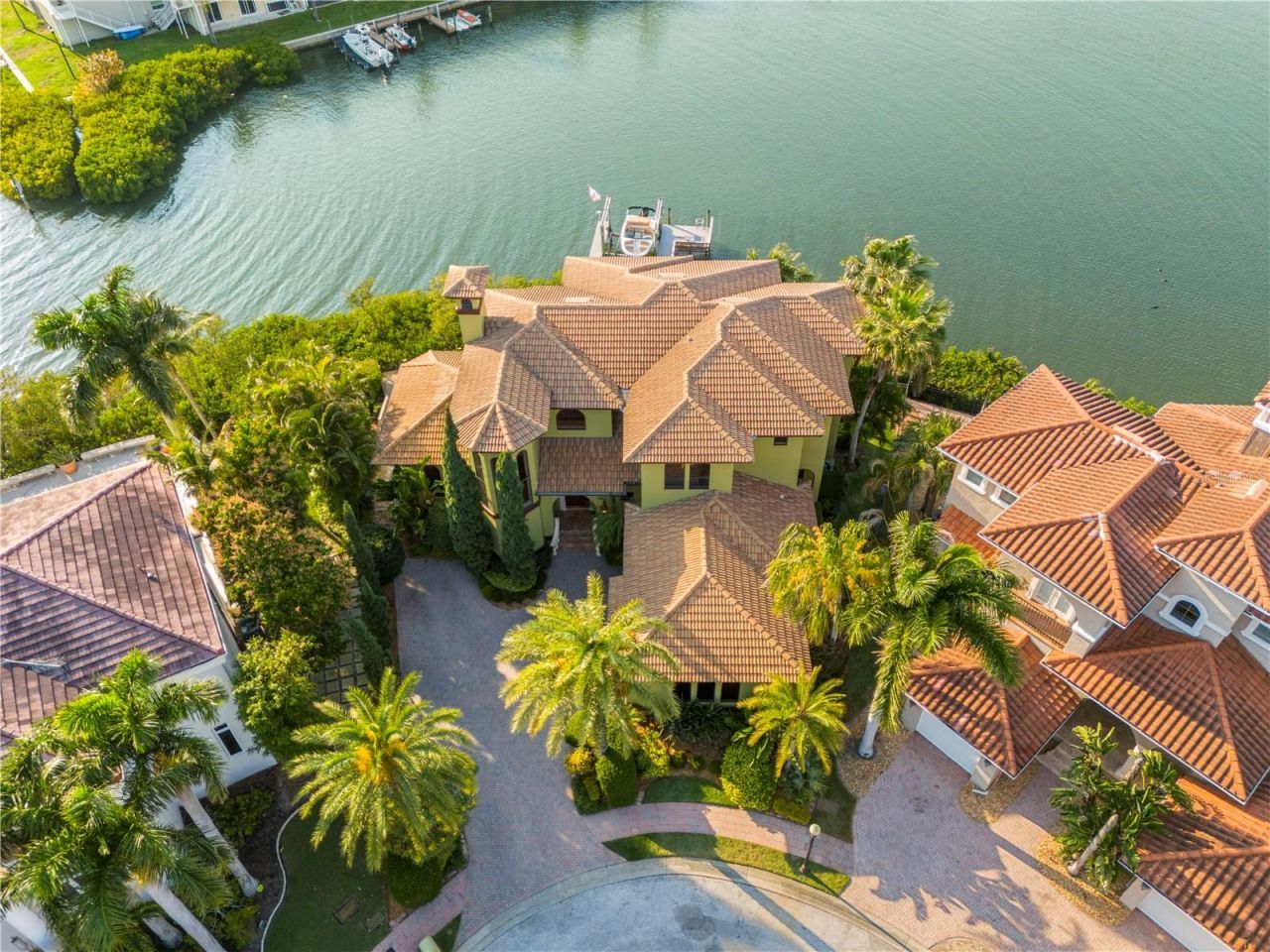 4128 Causeway Vista Drive, Tampa, FL 33615 Photo