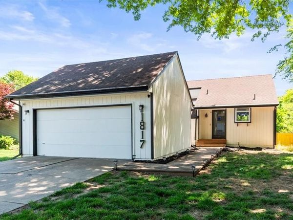 1817 NE Gatewood Drive, Lee's Summit, MO 64086