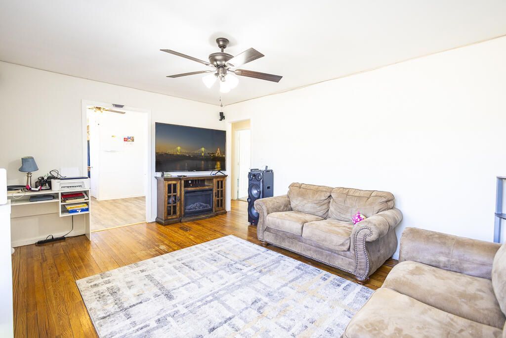 132 Franklin Street Photo 11