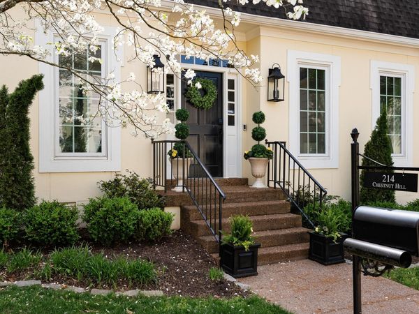 214 Chestnut Hill Dr, Nashville, TN 37215