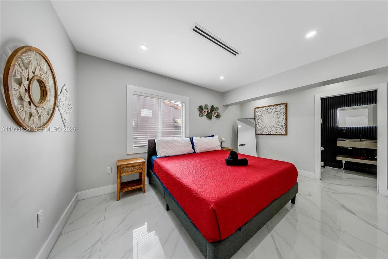 2612 SW 12th St, Unit Main, Miami, FL 33135 Photo