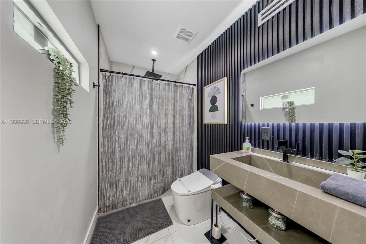 2612 SW 12th St, Unit Main, Miami, FL 33135 Photo