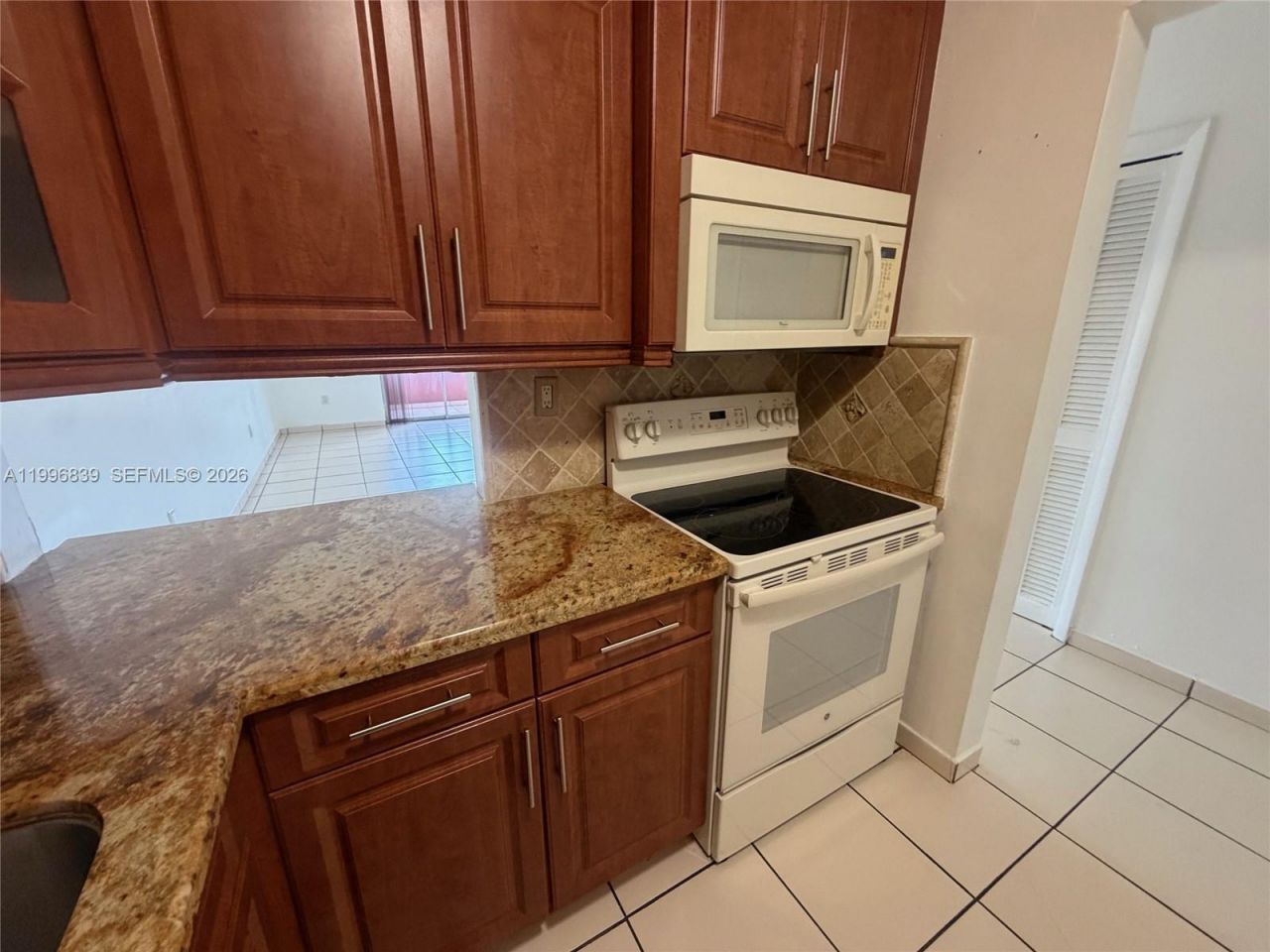 120 Royal Palm Rd , Unit 301, Hialeah Gardens, FL 33016 Photo