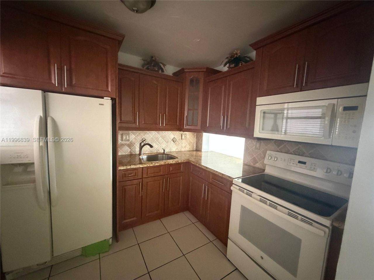 120 Royal Palm Rd , Unit 301, Hialeah Gardens, FL 33016 Photo