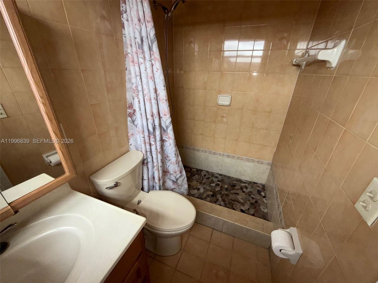 120 Royal Palm Rd , Unit 301, Hialeah Gardens, FL 33016 Photo