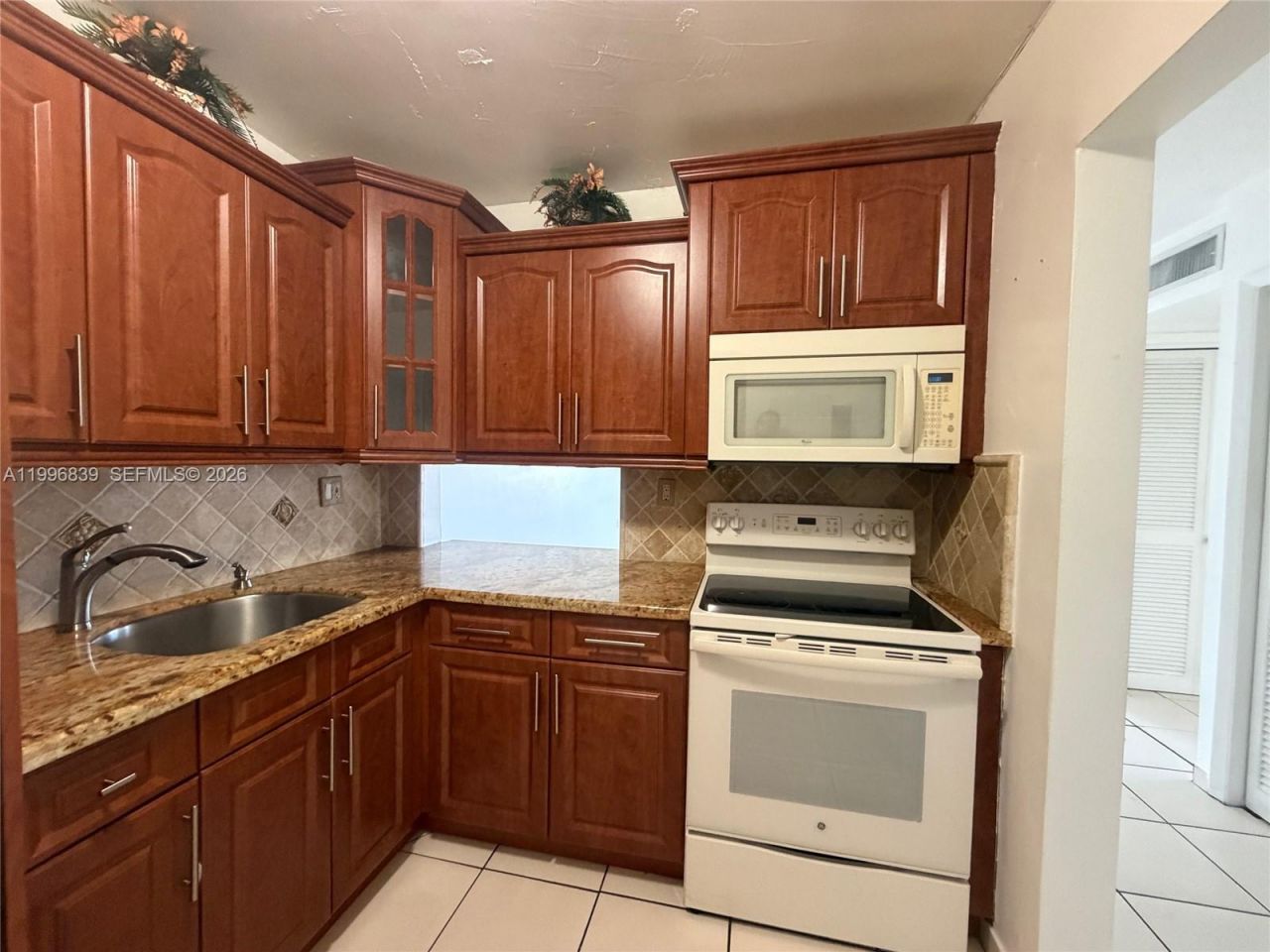 120 Royal Palm Rd , Unit 301, Hialeah Gardens, FL 33016 Photo