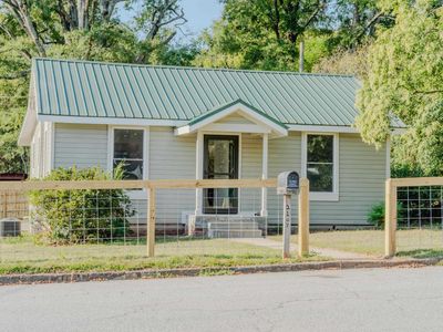 2107 Charles Street , Newberry, SC 29108