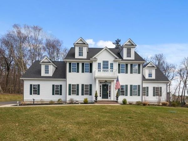 29 Rawson Farm Rd, Mendon, MA 01756