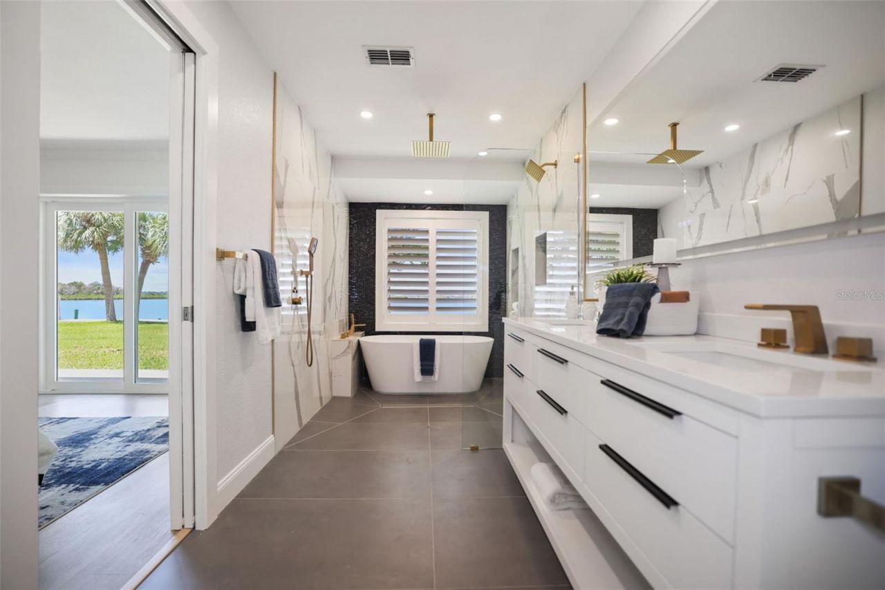 11930 W Bayshore Drive, Crystal River, FL 34429 Photo