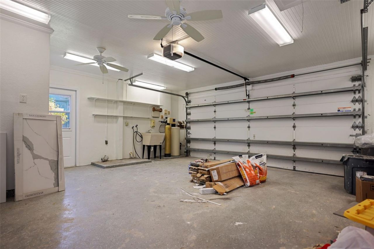 11930 W Bayshore Drive, Crystal River, FL 34429 Photo