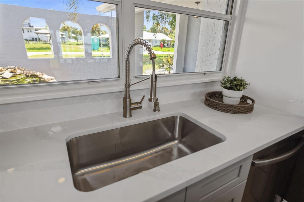 11930 W Bayshore Drive, Crystal River, FL 34429 Photo