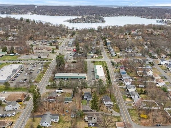 50 Hopatchung Rd, Hopatcong, NJ 07843