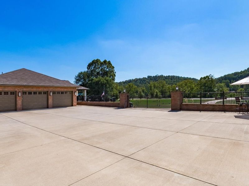 3000 S River Road , Zanesville, OH 43701 Photo 92