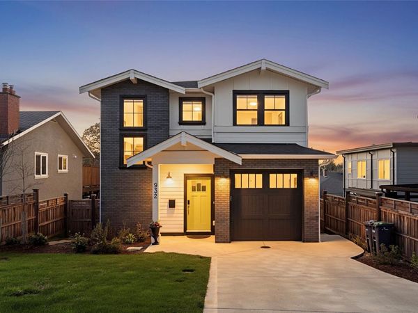 932 Arcadia St, Esquimalt, BC V9A 5X1