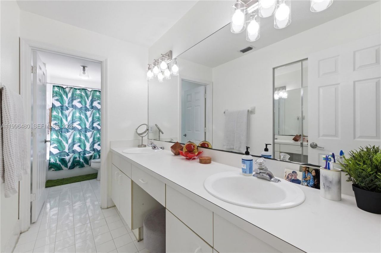 2817 NW 99th Ter, Sunrise, FL 33322 Photo