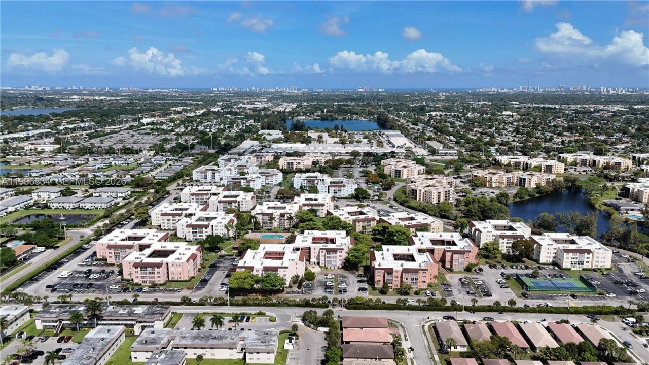 2861 Somerset Dr, Unit 301, Lauderdale Lakes, FL 33311 Photo