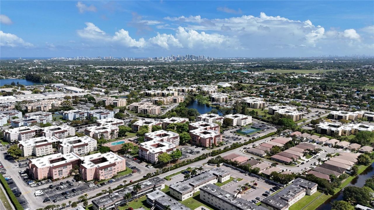 2861 Somerset Dr, Unit 301, Lauderdale Lakes, FL 33311 Photo