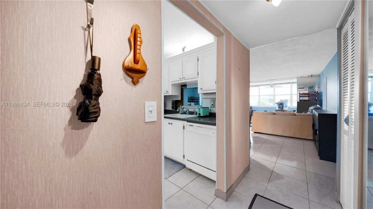 2861 Somerset Dr, Unit 301, Lauderdale Lakes, FL 33311 Photo