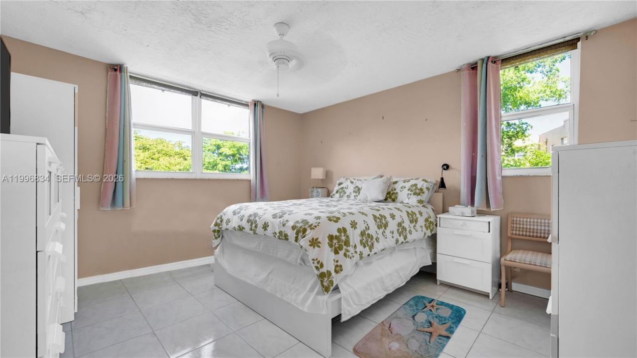 2861 Somerset Dr, Unit 301, Lauderdale Lakes, FL 33311 Photo