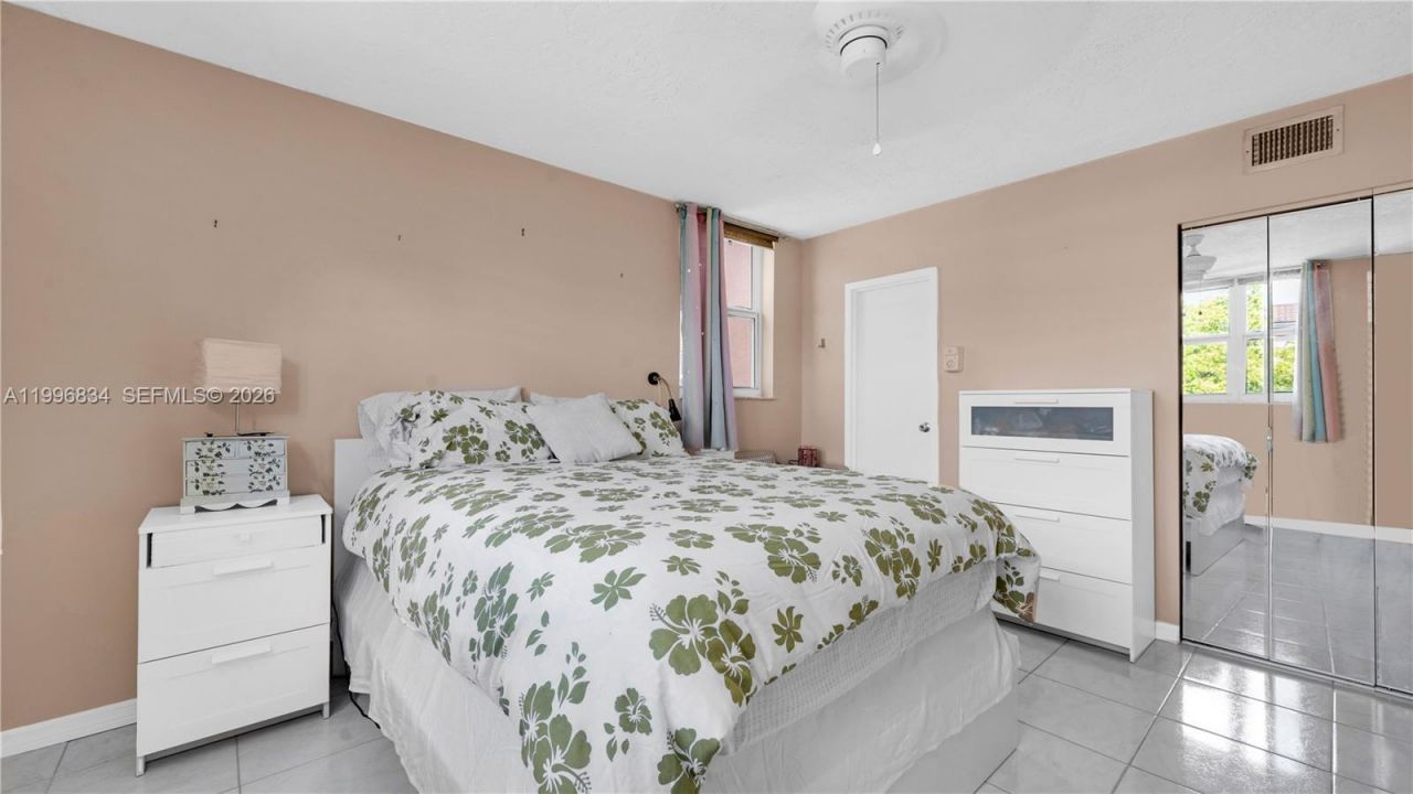 2861 Somerset Dr, Unit 301, Lauderdale Lakes, FL 33311 Photo