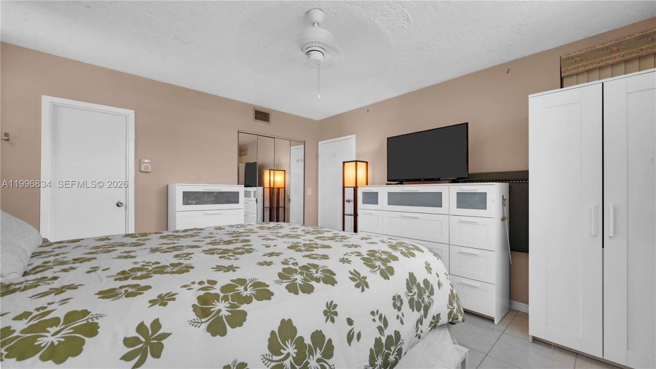 2861 Somerset Dr, Unit 301, Lauderdale Lakes, FL 33311 Photo