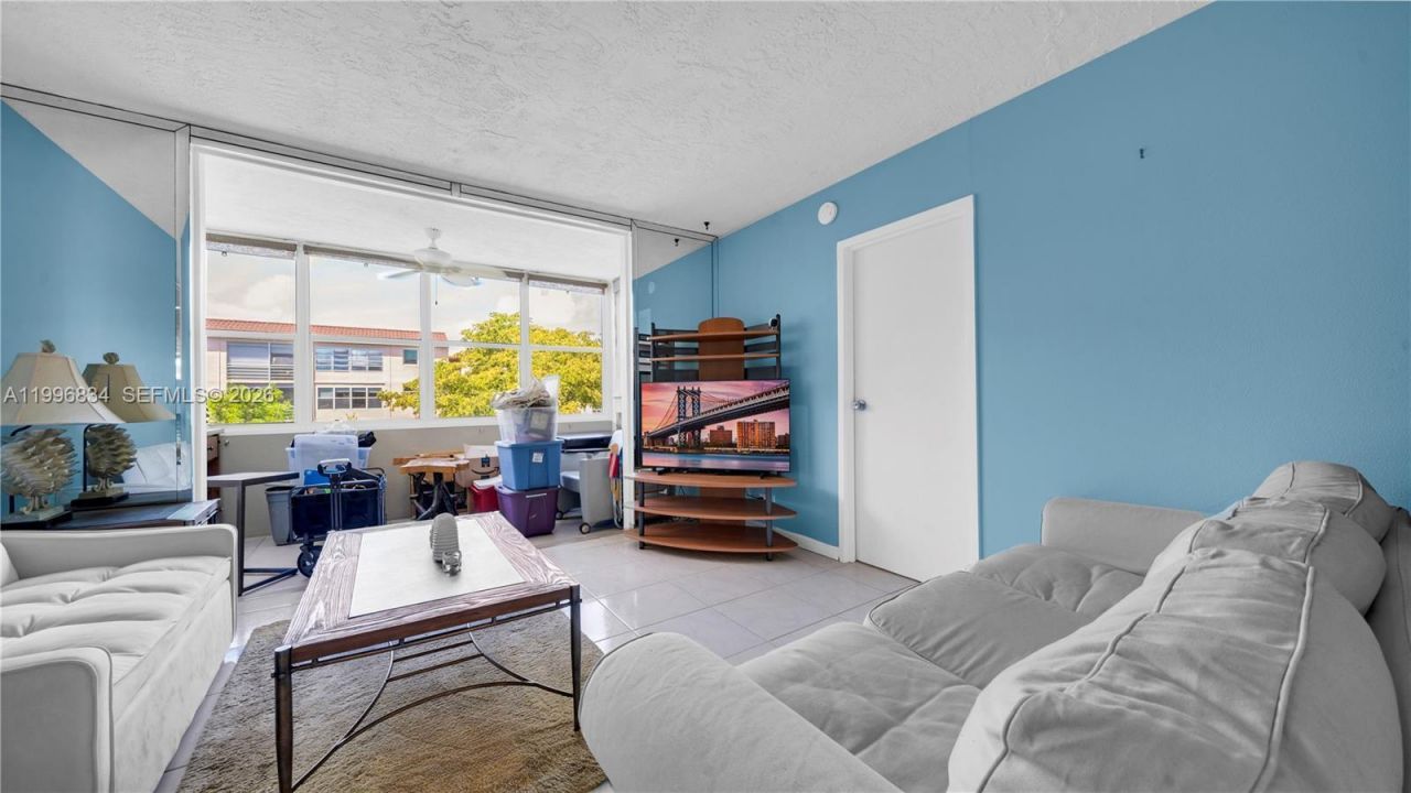 2861 Somerset Dr, Unit 301, Lauderdale Lakes, FL 33311 Photo