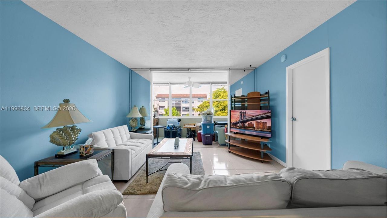 2861 Somerset Dr, Unit 301, Lauderdale Lakes, FL 33311 Photo