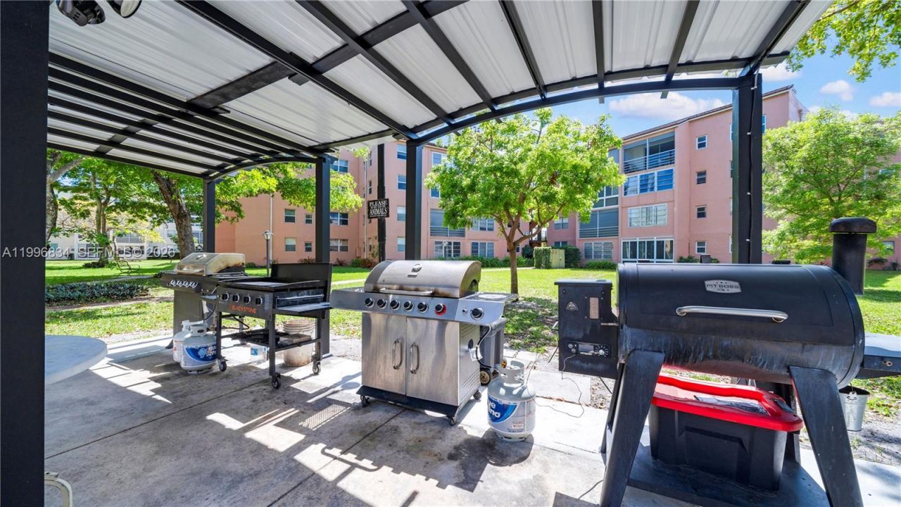 2861 Somerset Dr, Unit 301, Lauderdale Lakes, FL 33311 Photo