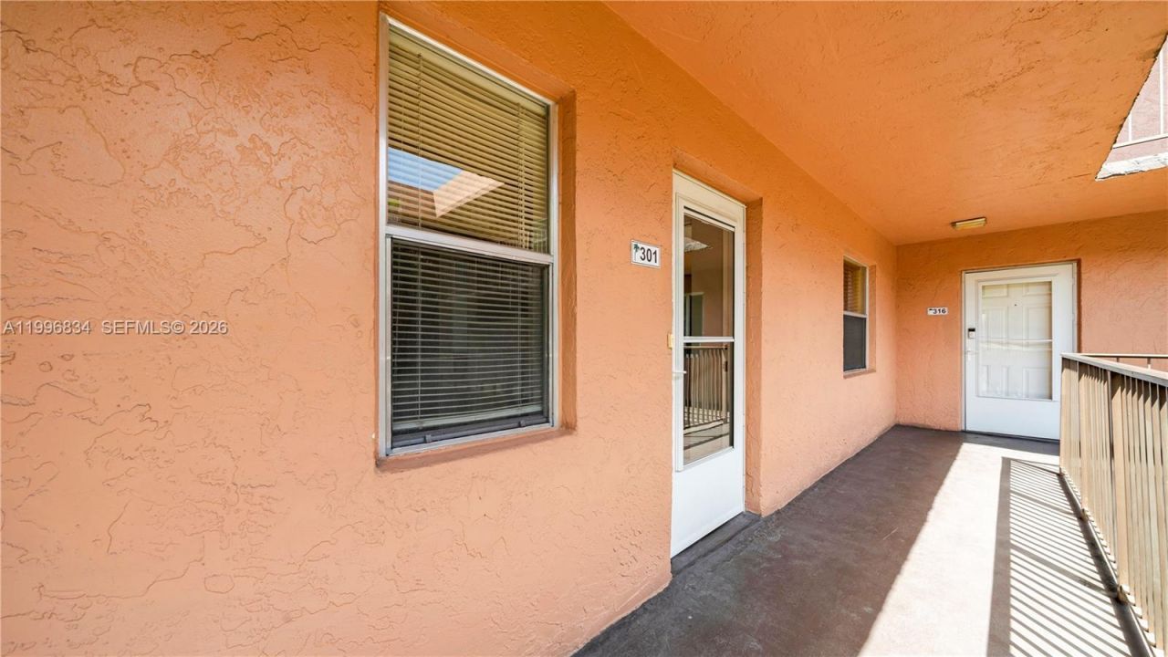 2861 Somerset Dr, Unit 301, Lauderdale Lakes, FL 33311 Photo