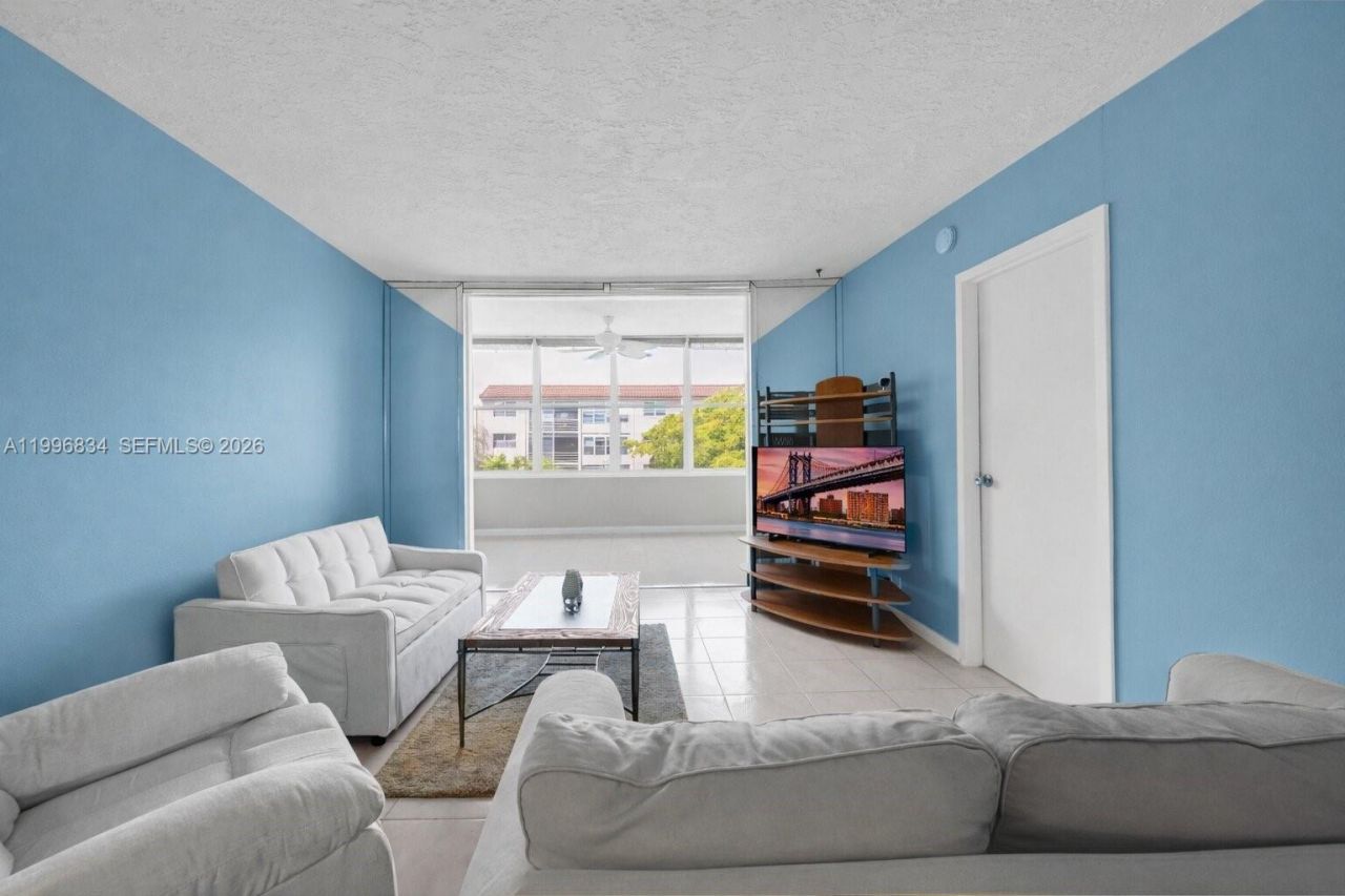 2861 Somerset Dr, Unit 301, Lauderdale Lakes, FL 33311 Photo