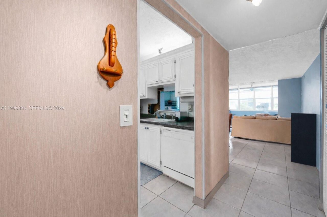 2861 Somerset Dr, Unit 301, Lauderdale Lakes, FL 33311 Photo