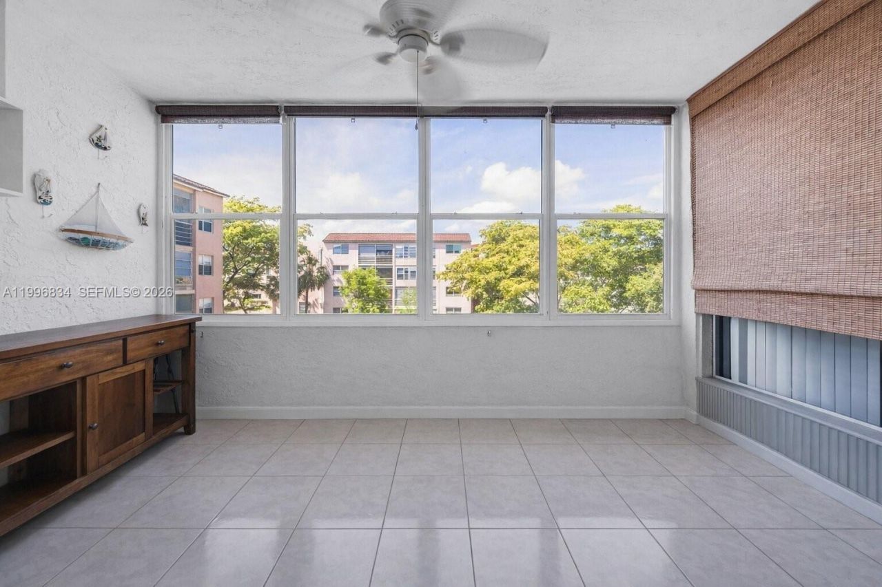 2861 Somerset Dr, Unit 301, Lauderdale Lakes, FL 33311 Photo