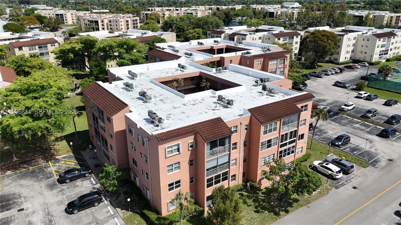 2861 Somerset Dr, Unit 301, Lauderdale Lakes, FL 33311 Photo