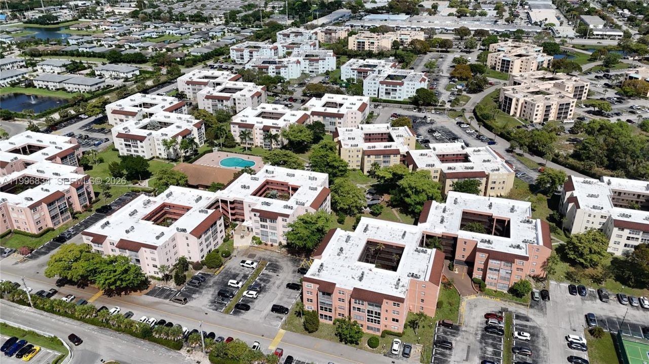 2861 Somerset Dr, Unit 301, Lauderdale Lakes, FL 33311 Photo