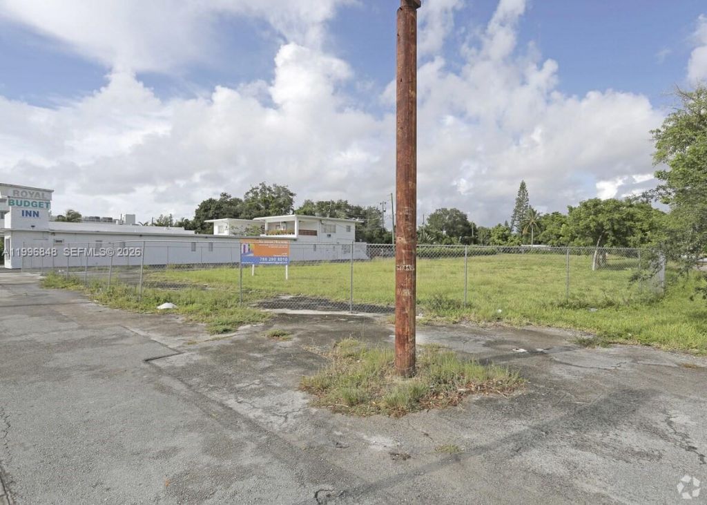 7460 Biscayne Blvd, Miami, FL 33138 Photo