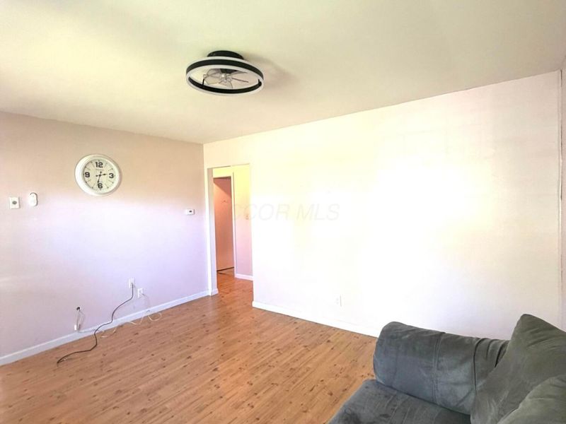 3811 Glenfield Road, Columbus, OH 43232 Photo 4