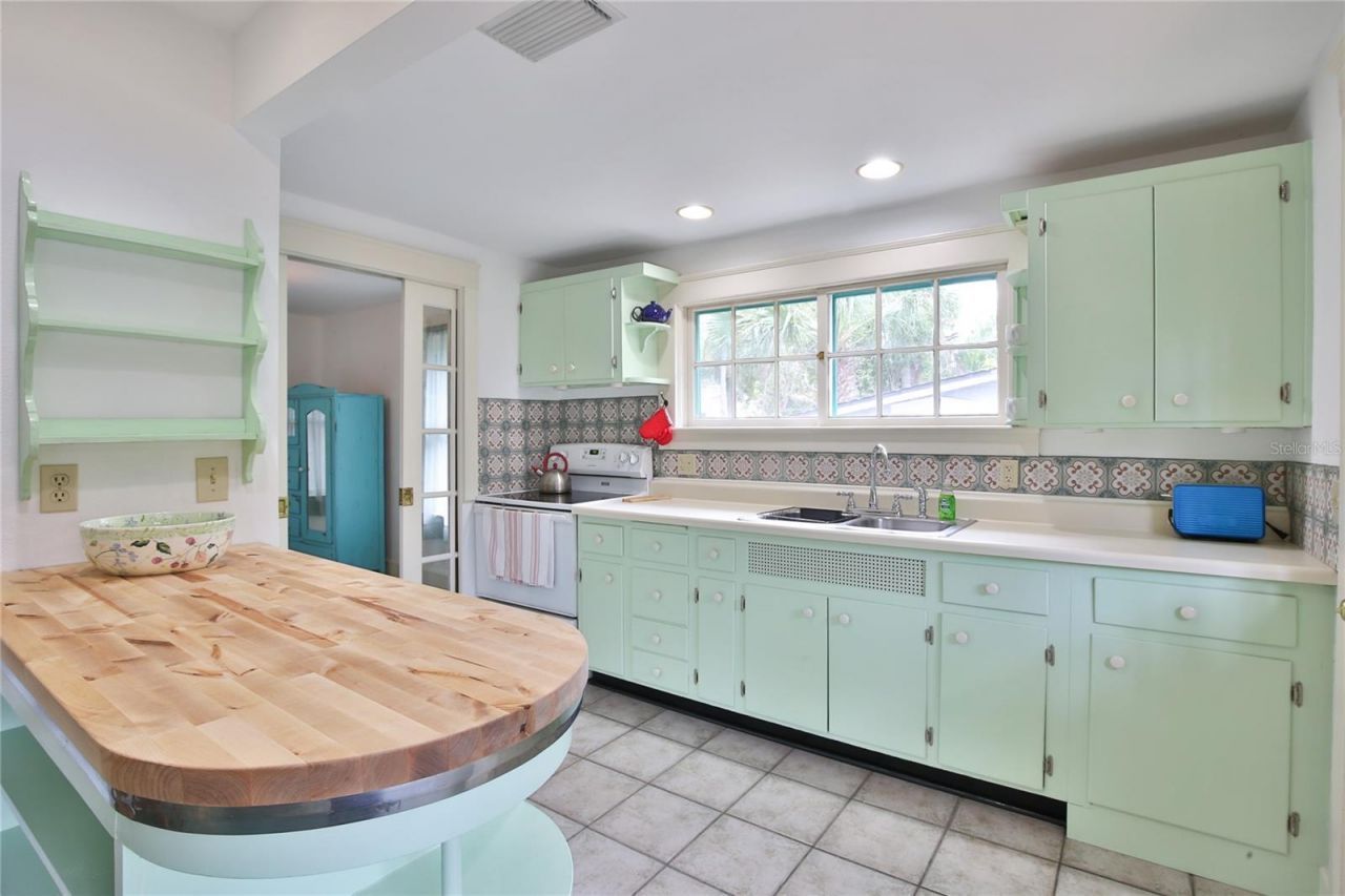 708 42nd Street , Sarasota, FL 34234 Photo