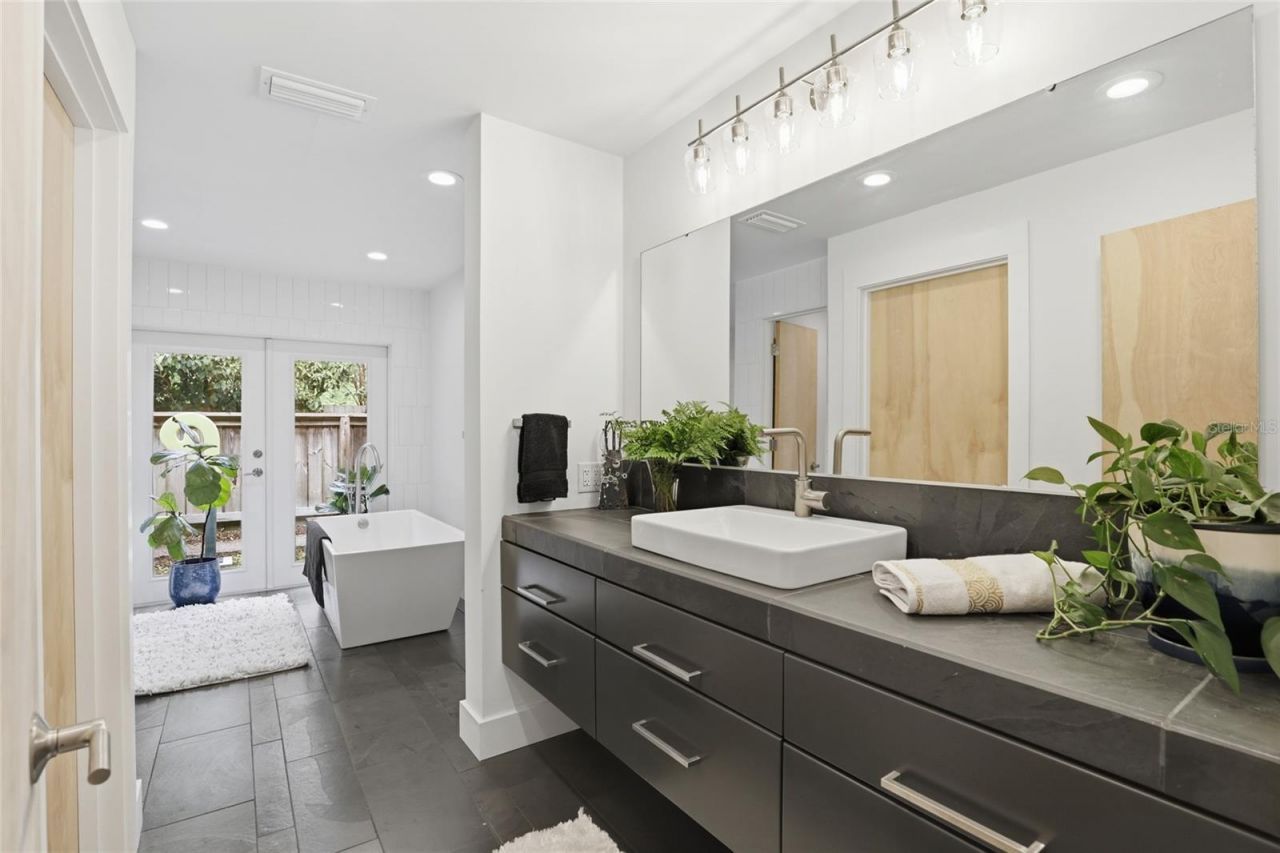 1716 NW 12th Road, Gainesville, FL 32605 Photo