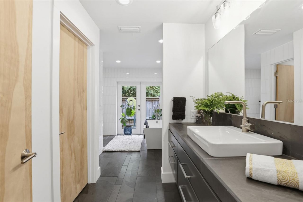 1716 NW 12th Road, Gainesville, FL 32605 Photo