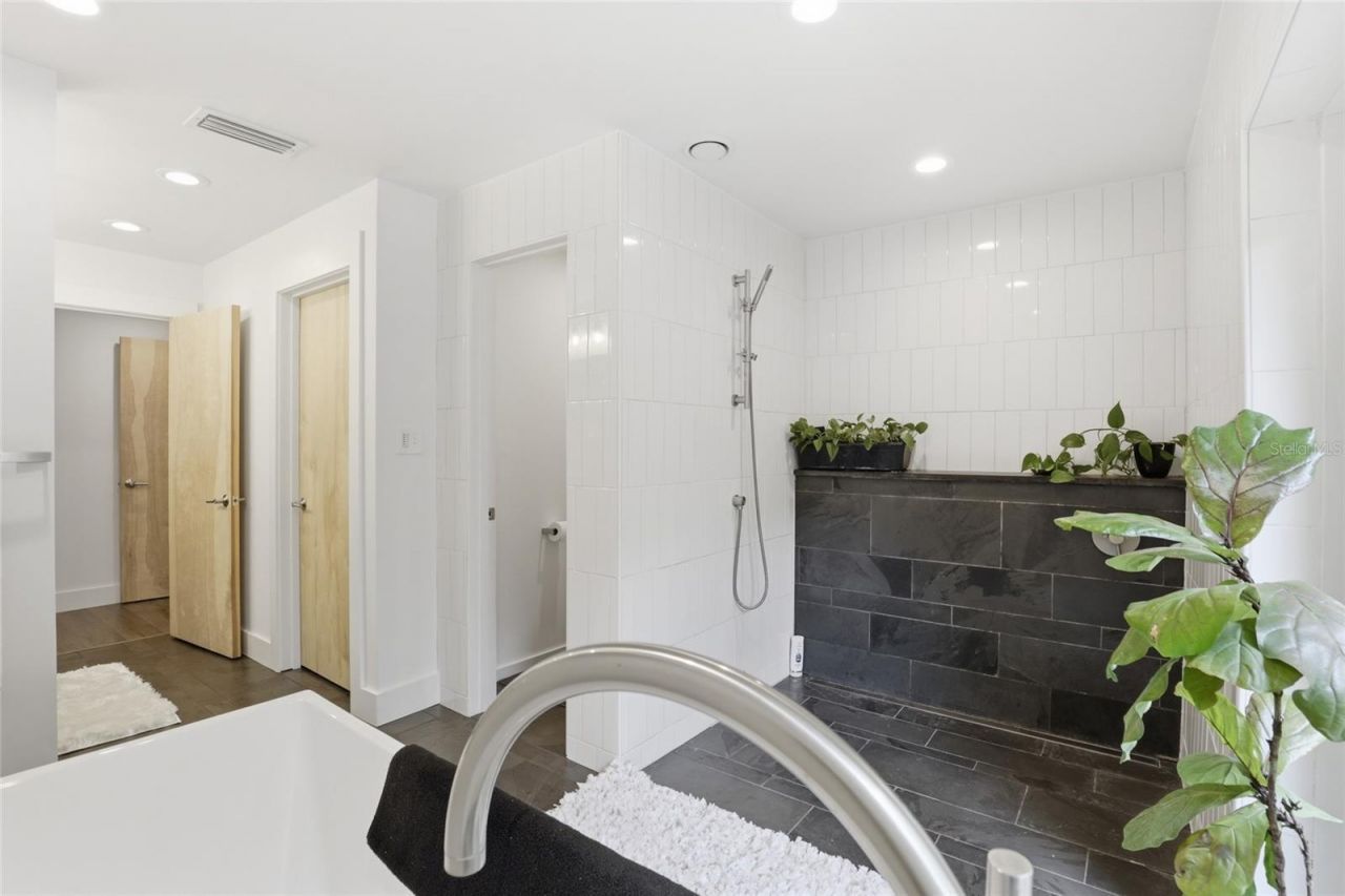 1716 NW 12th Road, Gainesville, FL 32605 Photo