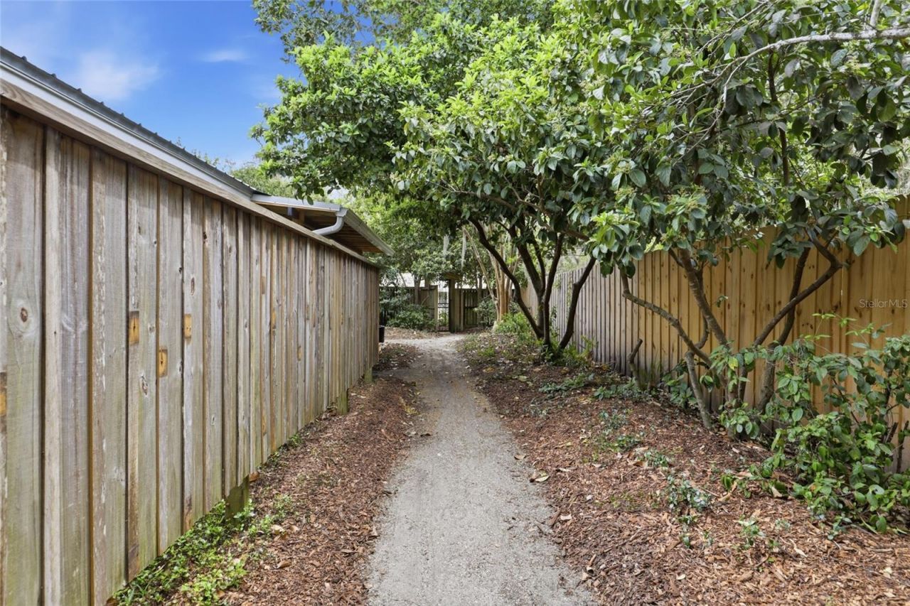 1716 NW 12th Road, Gainesville, FL 32605 Photo