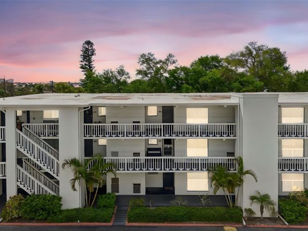 2944 W BAY DRIVE, Unit 106, BELLEAIR BLUFFS, FL 33770